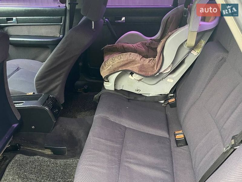 Седан Audi 100 1992 в Неполоковцах