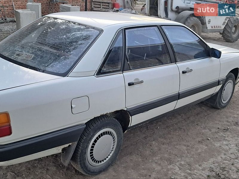 Седан Audi 100 1986 в Чорткові