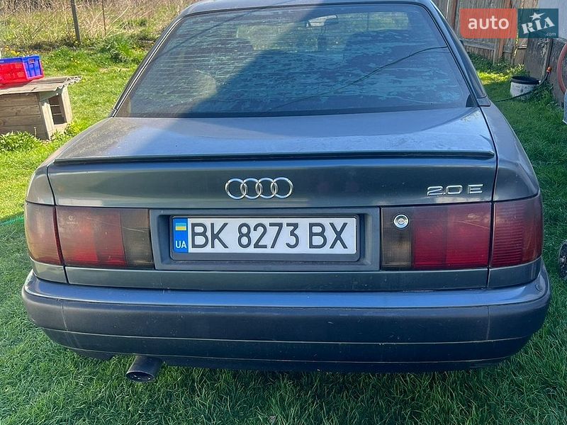 Седан Audi 100 1993 в Березному