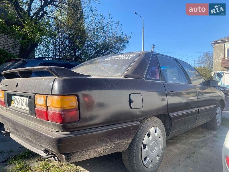 Седан Audi 100 1986 в Кременце