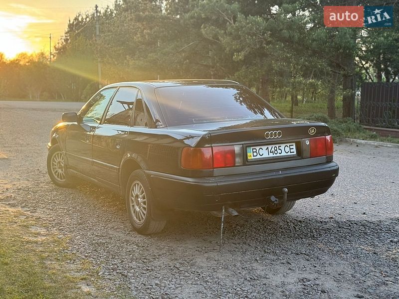 Седан Audi 100 1991 в Жовкві