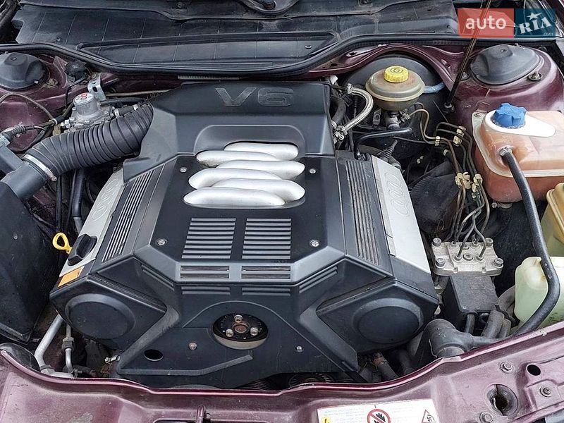 Седан Audi 100 1993 в Лугинах