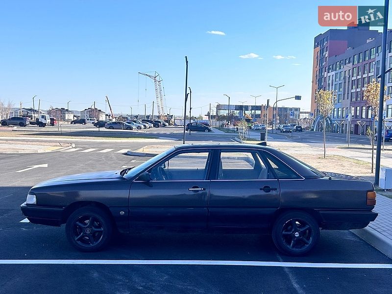 Седан Audi 100 1985 в Рівному