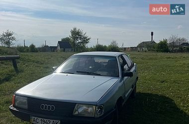 Седан Audi 100 1983 в Нововолынске