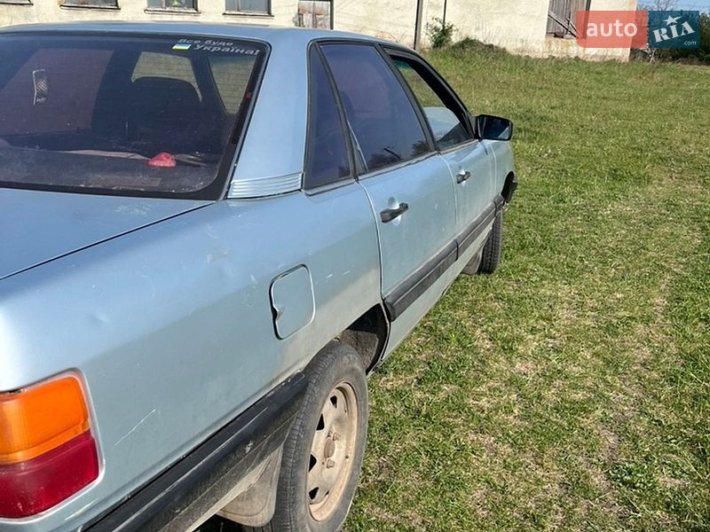 Седан Audi 100 1983 в Нововолынске