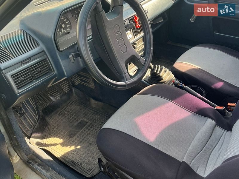 Седан Audi 100 1983 в Нововолынске
