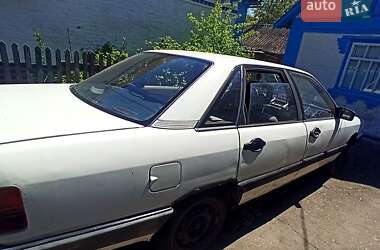 Седан Audi 100 1984 в Липовце