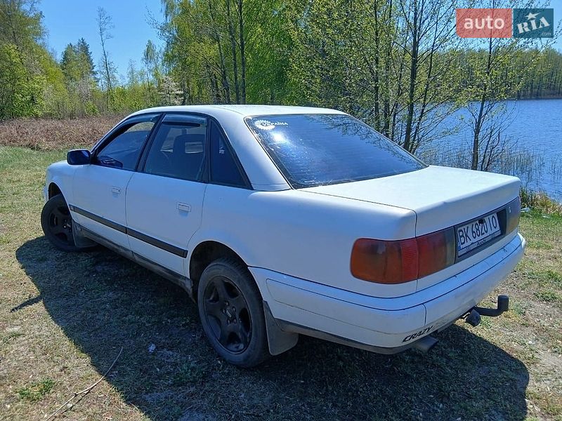 Седан Audi 100 1992 в Заречном