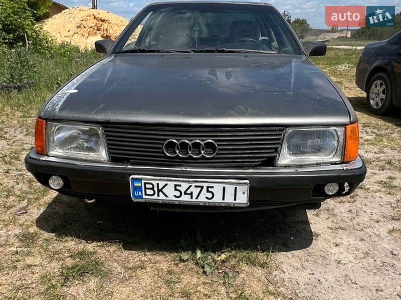 Седан Audi 100 1988 в Костополе