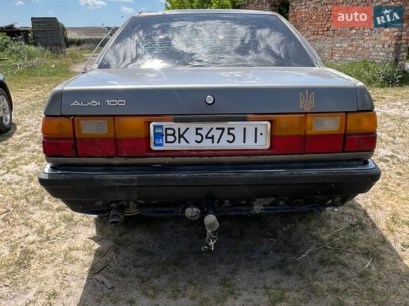 Седан Audi 100 1988 в Костополе