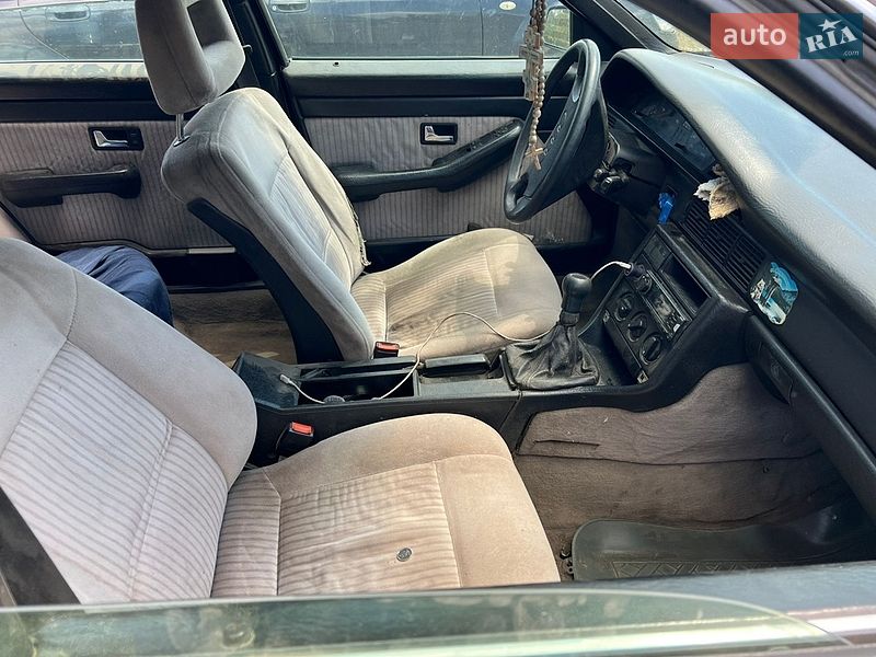 Седан Audi 100 1988 в Костополе