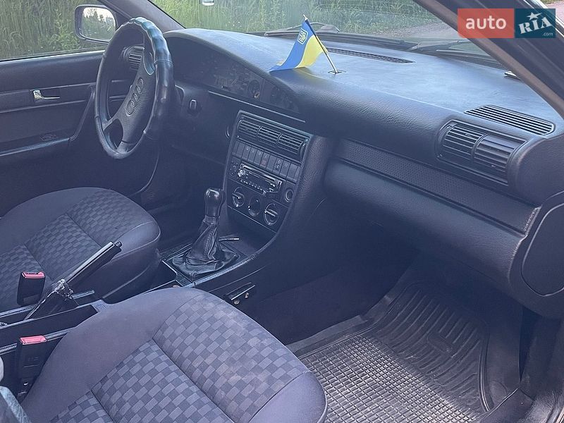 Седан Audi 100 1992 в Вороновиці