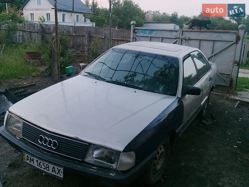 Audi 100