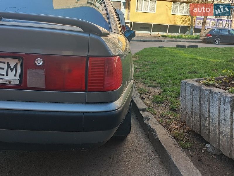 Седан Audi 100 1993 в Волочиську