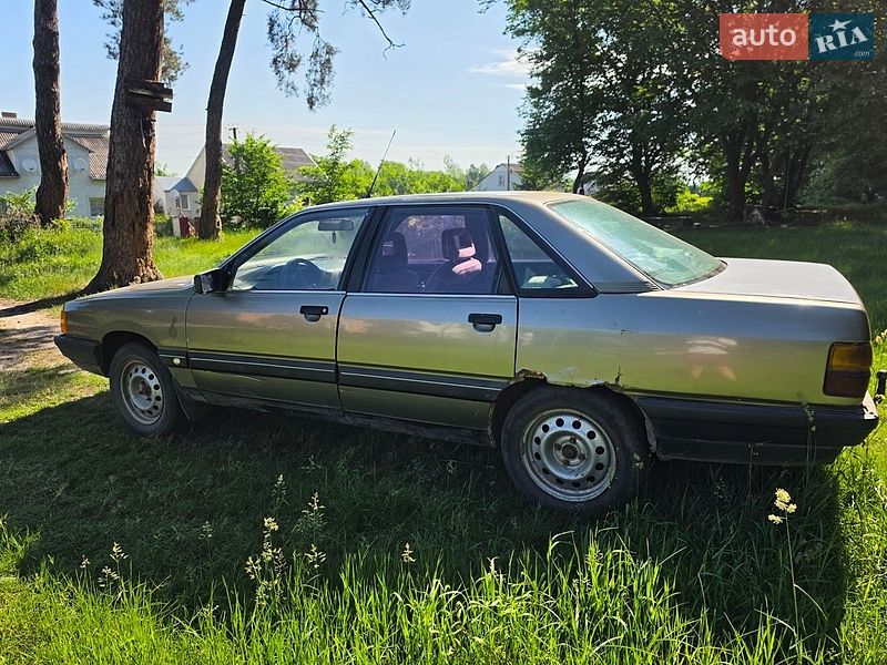 Седан Audi 100 1990 в Львове