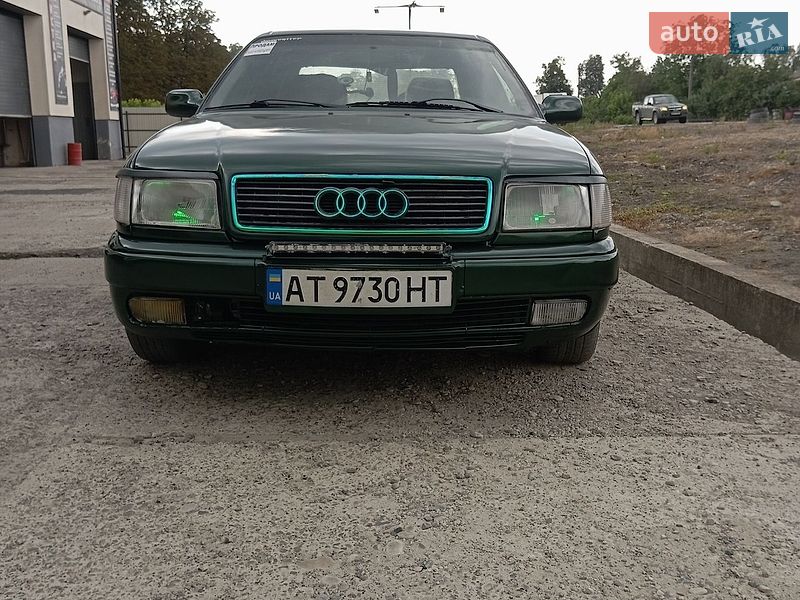 Седан Audi 100 1992 в Бурштині