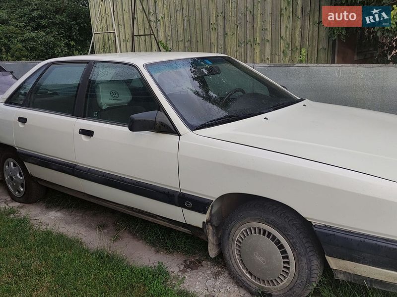 Седан Audi 100 1988 в Чернівцях