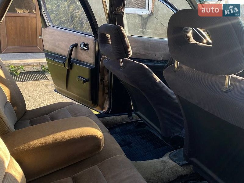 Седан Audi 100 1983 в Шипинцях