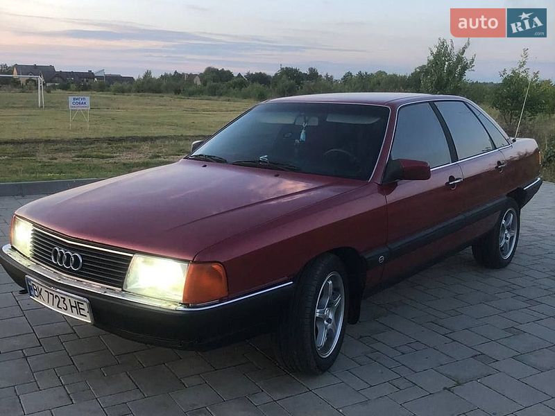 Седан Audi 100 1988 в Рівному
