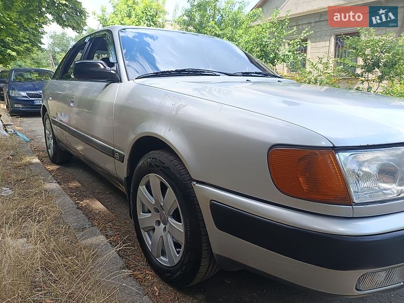 Седан Audi 100 1992 в Одесі