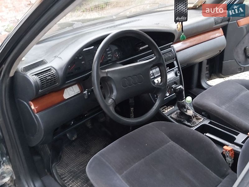 Седан Audi 100 1991 в Вижниці