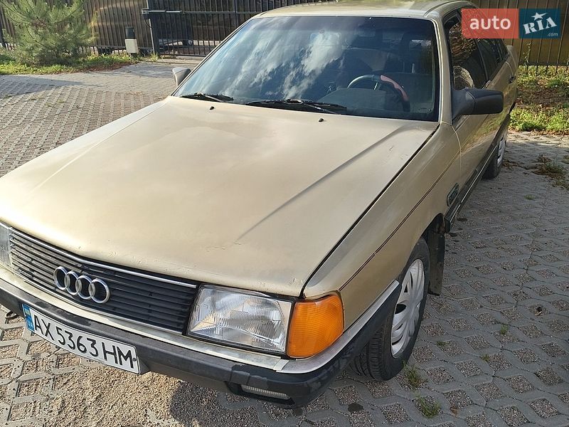 Седан Audi 100 1985 в Полтаві