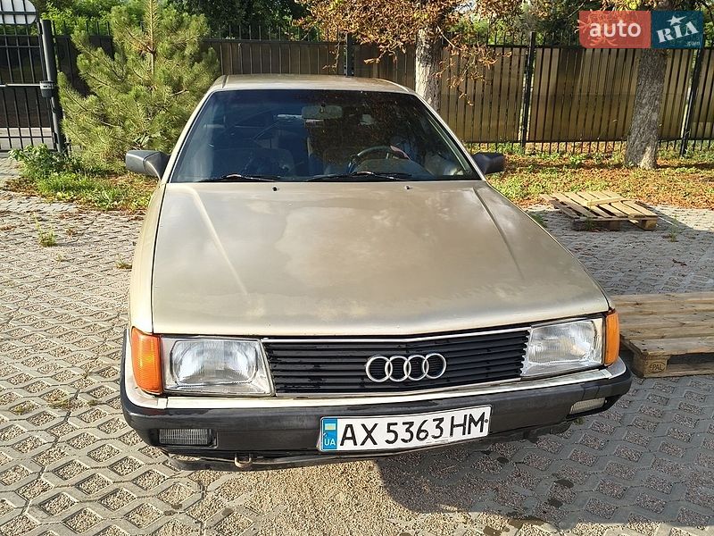 Седан Audi 100 1985 в Полтаві