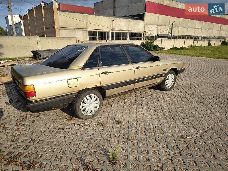 Седан Audi 100 1985 в Полтаві