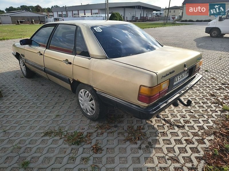 Седан Audi 100 1985 в Полтаві