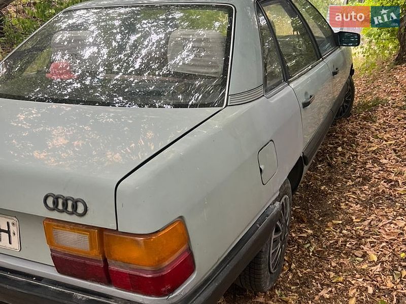 Седан Audi 100 1985 в Золочеве