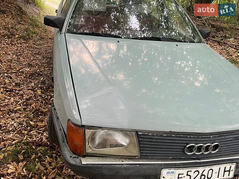 Седан Audi 100 1985 в Золочеве