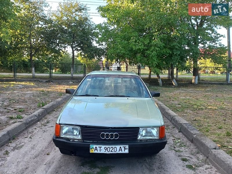 Седан Audi 100 1983 в Володимирі