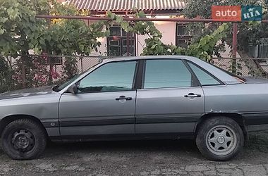 Седан Audi 100 1986 в Чернівцях
