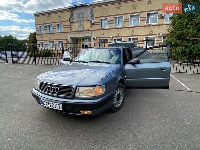 Седан Audi 100 1991 в Глухове