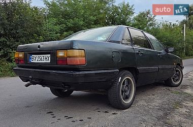 Седан Audi 100 1985 в Ровно