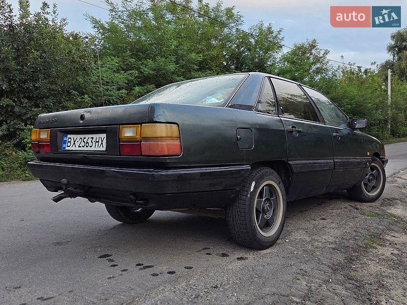 Седан Audi 100 1985 в Ровно