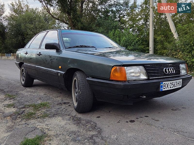 Седан Audi 100 1985 в Ровно