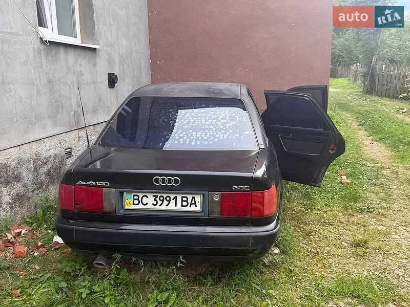 Audi 100