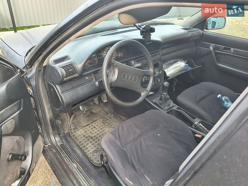 Седан Audi 100 1991 в Коростене