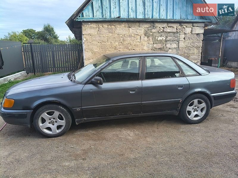 Седан Audi 100 1991 в Коростене