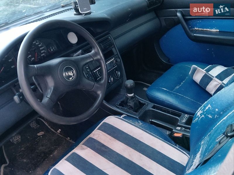 Седан Audi 100 1993 в Деражні