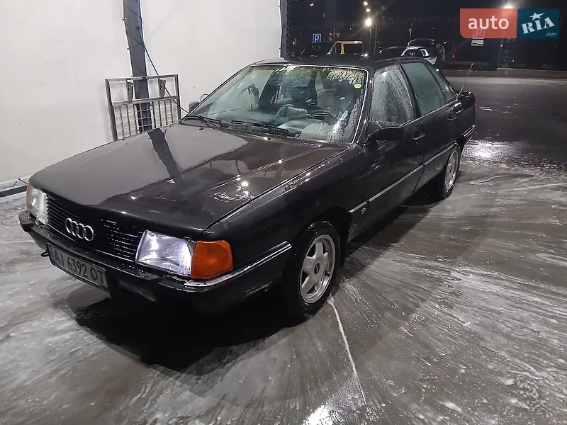 Audi 100