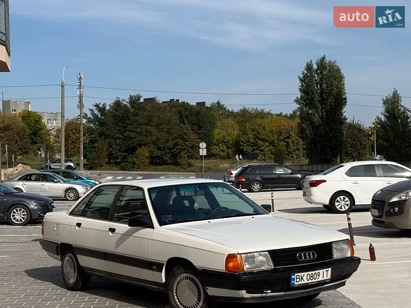 Audi 100