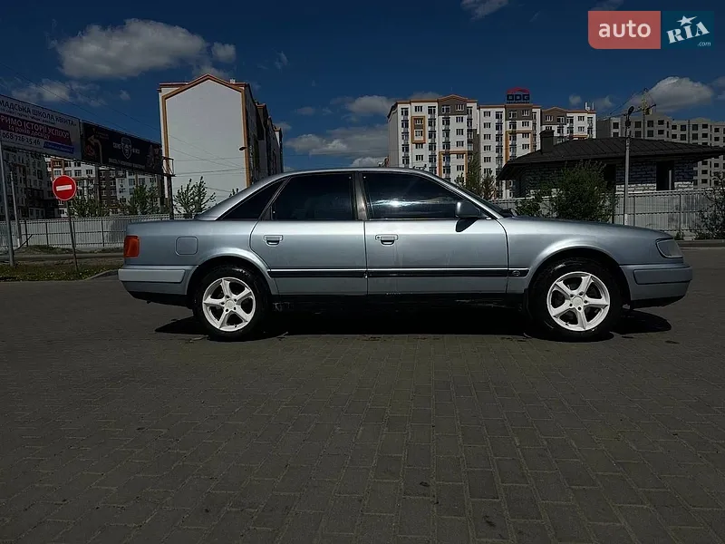 Audi 100