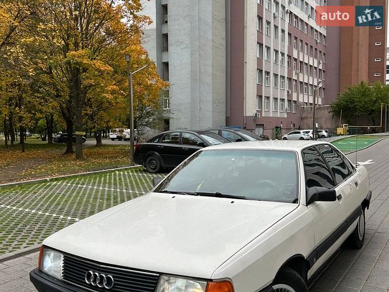 Седан Audi 100 1990 в Ровно
