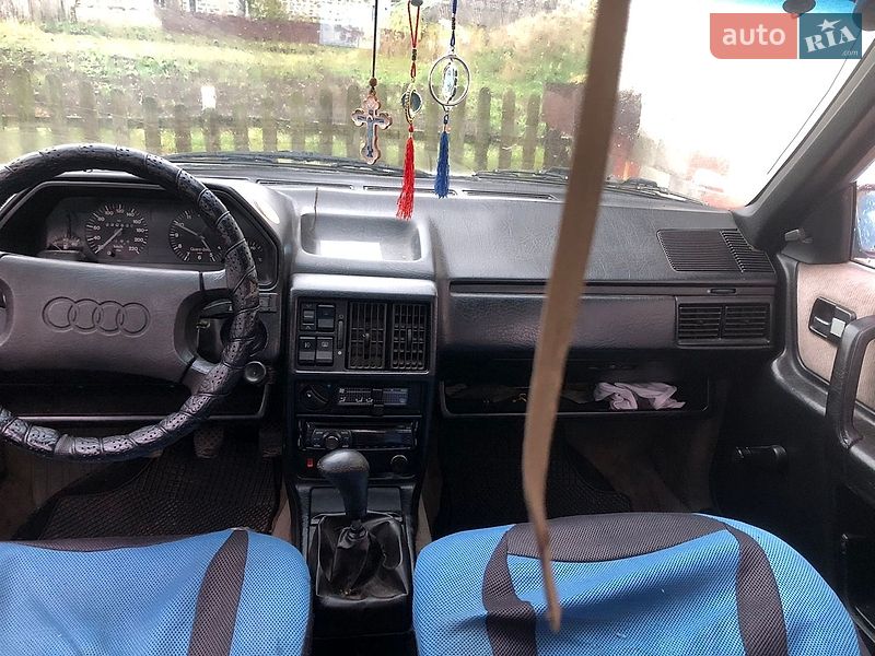 Седан Audi 100 1986 в Спасі