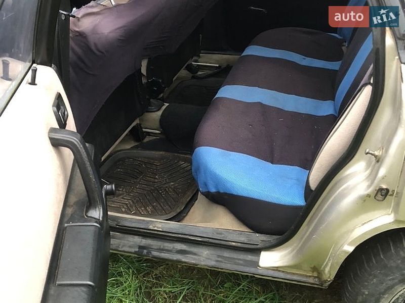 Седан Audi 100 1986 в Спасі