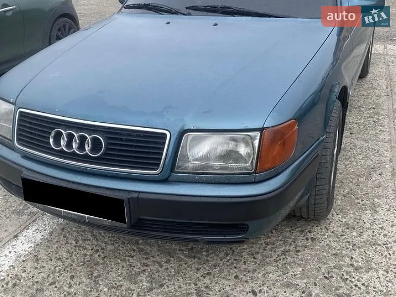 Audi 100