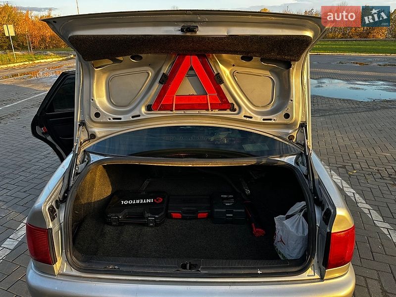 Седан Audi 100 1992 в Ровно