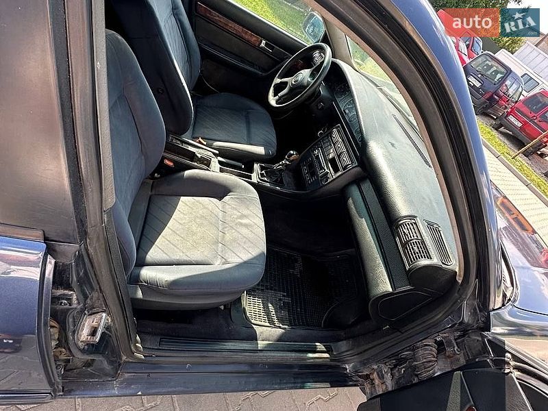 Седан Audi 100 1993 в Шумську